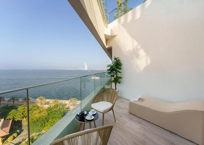 Dejaview Stays Luxury Apartment With Private Terrace, Burj & Sea View