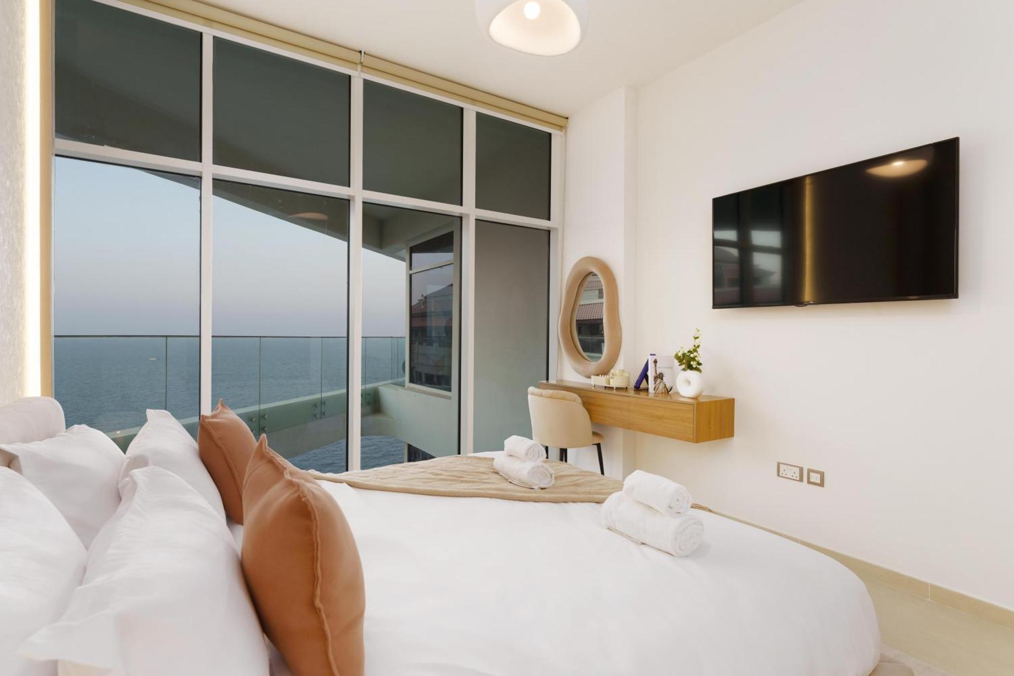 Dejaview Luxury With Private Terrace, Burj & Sea View Dubai